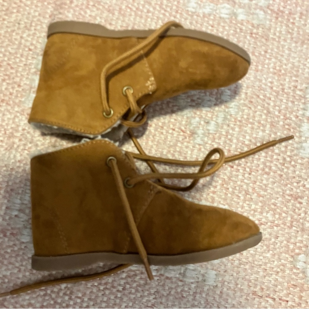 Kids Suede Lace-Up Ankle Boots in Chestnut GAP size 8